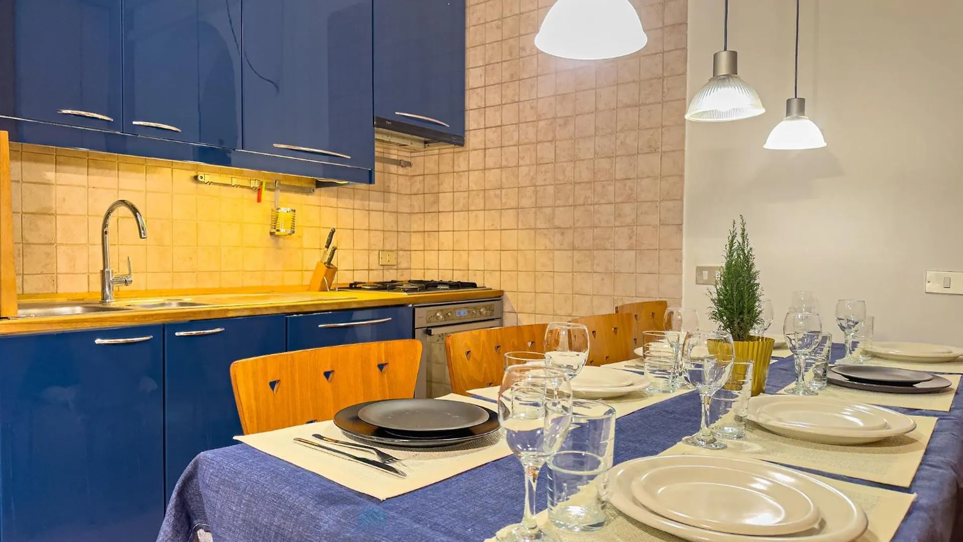 Isola District Milan Apartment